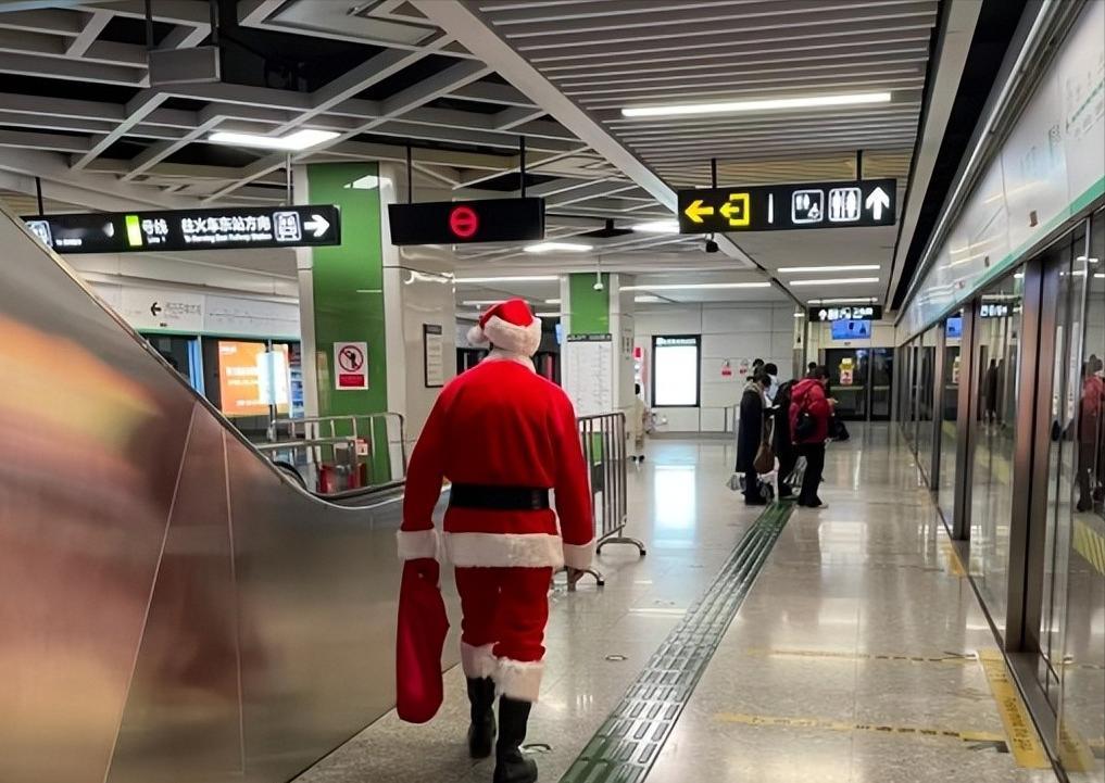 今年圣诞节没人抵制了，为啥还更冷清了？网友：3个原因，很现实

今年圣诞最反常的