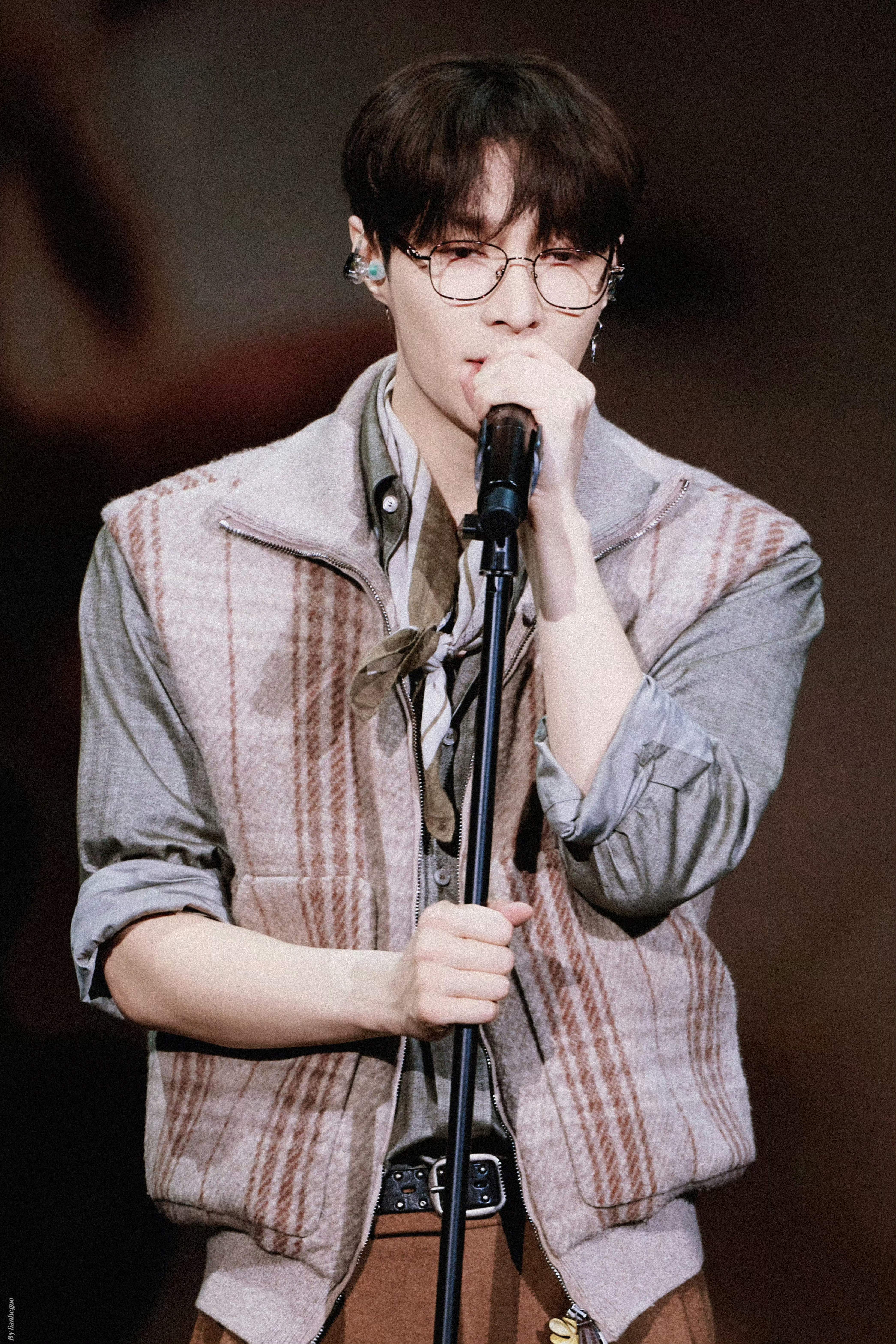 原创音乐制作人张艺兴早上好宝宝他并非不相信奇迹，只是早已明白，努力本身就是一种超