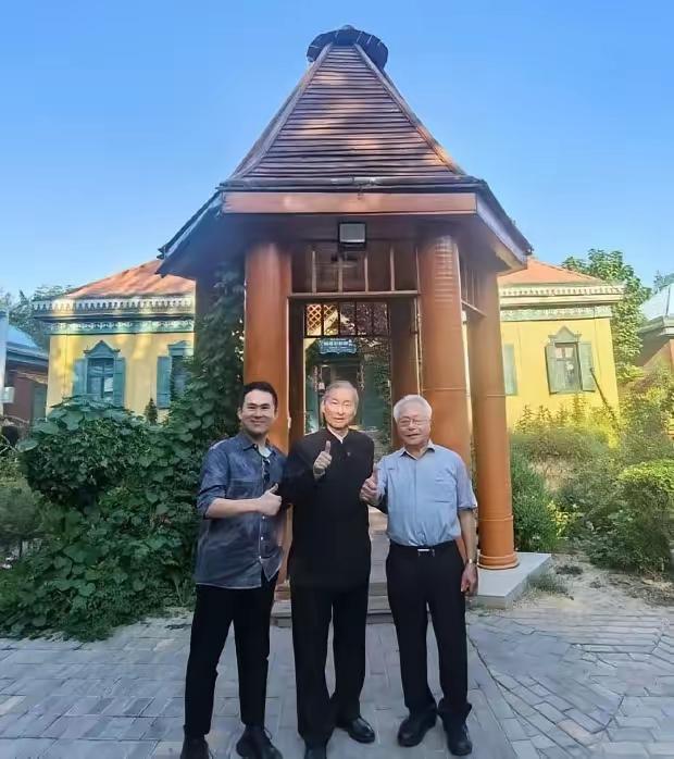 看到王柄忠和台湾统促党总裁张安乐先生的合影有点小激动，看来张安乐先生极有可能真的
