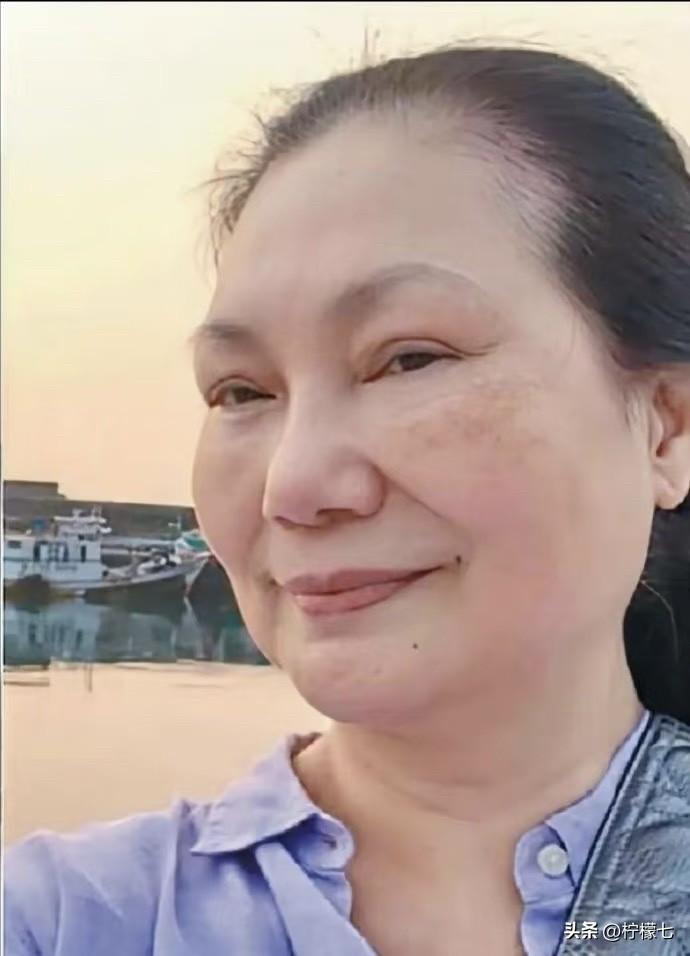 逝者安宁VS人间喧嚣：当亲情成为流量的代价,何其可悲‼️
近日S妈联合女婿具俊晔