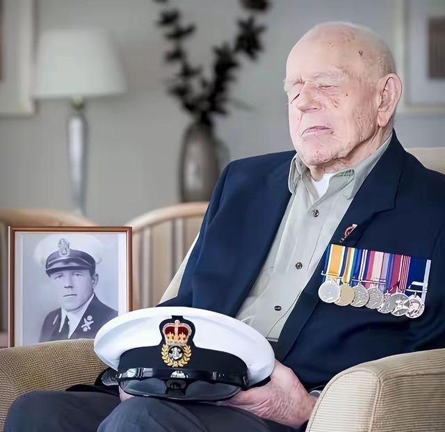 英国退役中将、帝国兴衰研究专家格卢布直言：美国即将迎来的建国250周年，不是什么