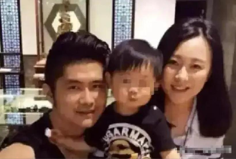 早先坐拥10亿资产的大老板石磊，为了追潘长江的闺女潘阳，直接甩出一辆3000多万