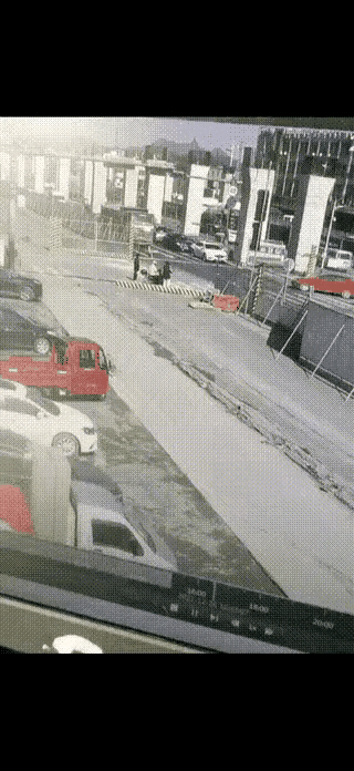 你敢相信吗？现实生活中上演了一幕“死神来了”。

近日，网上疯传一段视频，记录了