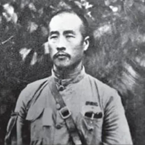 韩复榘之子韩子华，因父亲1938年被蒋介石处决，1948年国民党溃退时，他断然拒