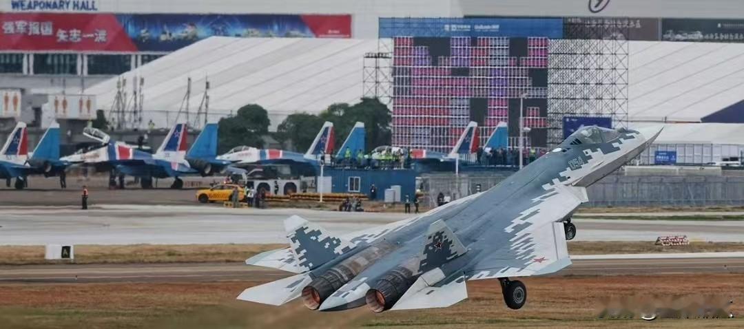 绍伊古将参观珠海航展。珠海航展现在搞得热火朝天，国内外各种战机，防空系统，反舰导