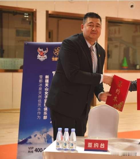 仔细想想，买吾兰这个时候担任新疆队总经理一职，其实是接手了一个烂摊子。球队老的老