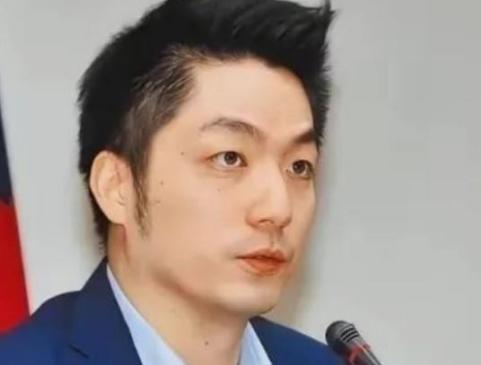 台北市市长蒋万安曾宣称，如果大陆继续在台海进行军机绕台和军演的话，他就要停掉双城