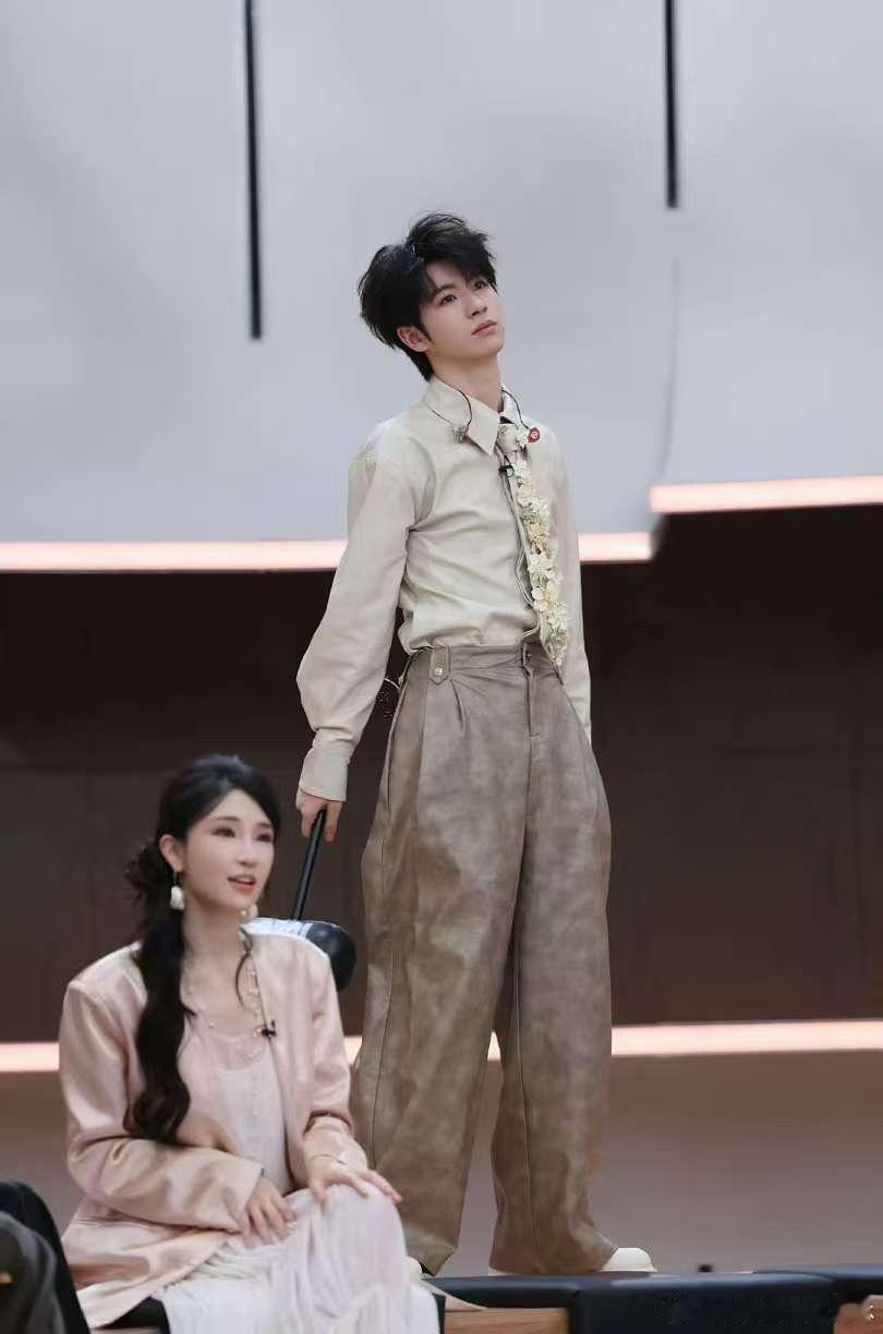 张颜齐黄誉博这里不是恋综森林进化论2025 嘴角就没下来过！脑力 battle 