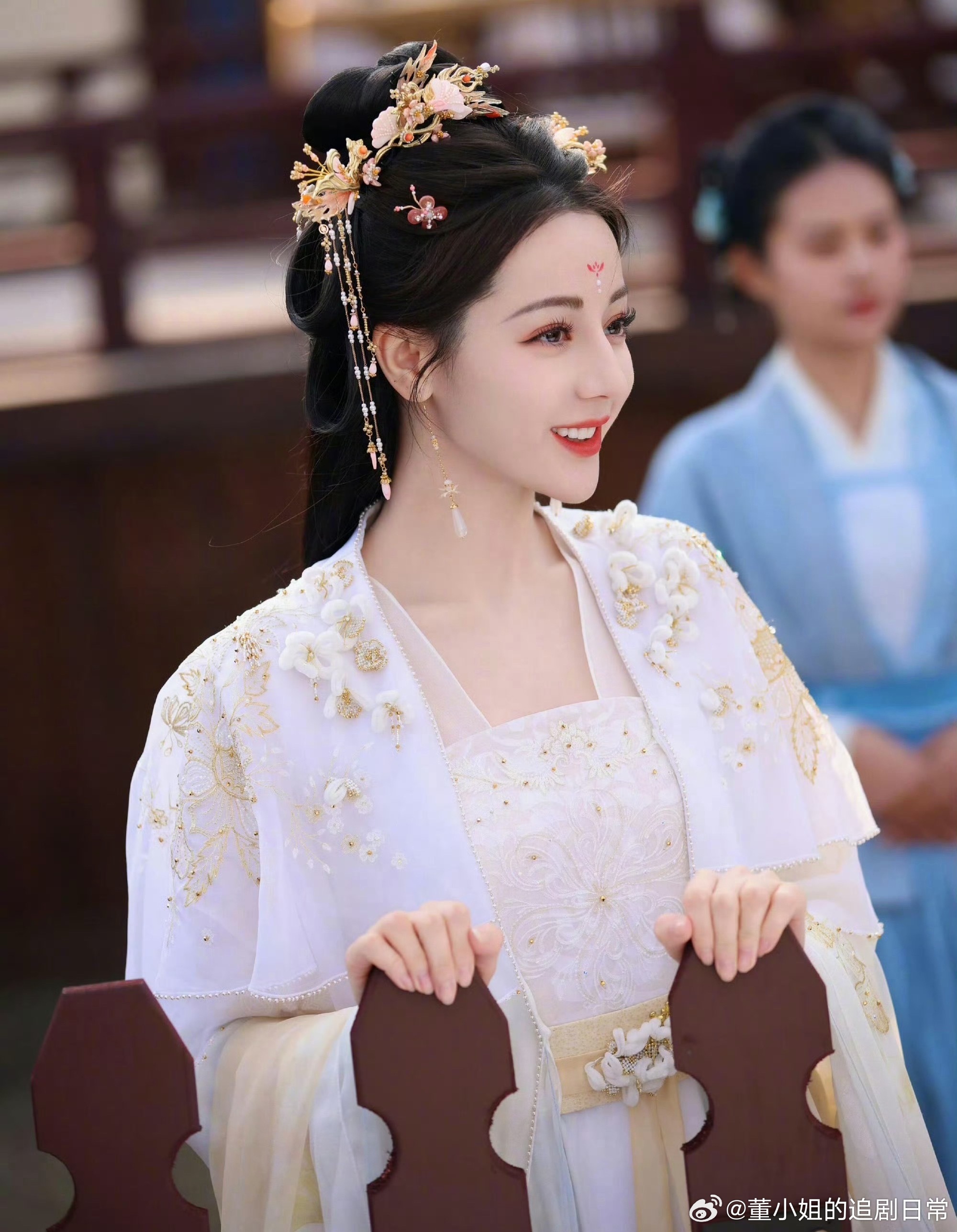 热巴贺思慕孤独又灿烂的神贺思慕睥睨众生的气场太绝！无五感的淡漠下藏着最深的孤独，