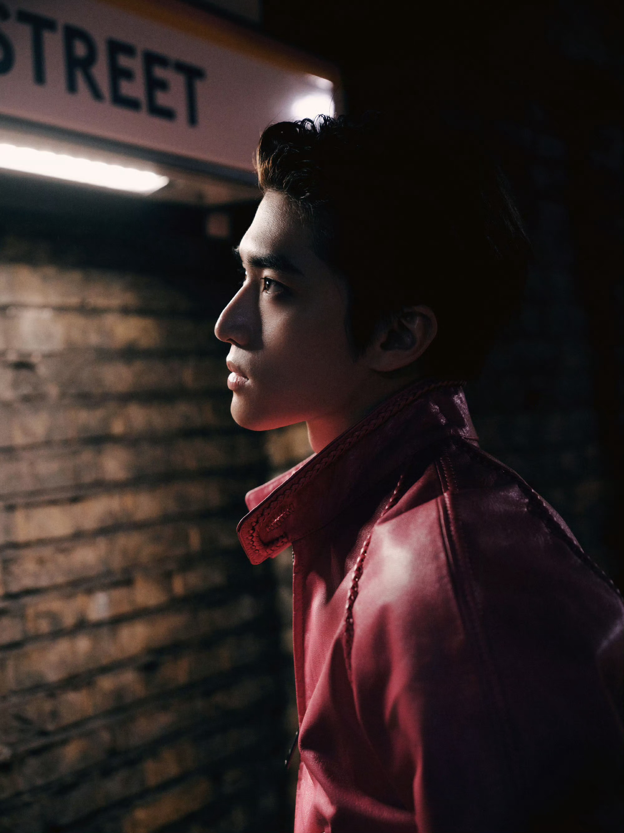 张康乐忧郁程度在我之上 原来笑容在一个人的脸上差别会那么大！张康乐伦敦之旅的物料