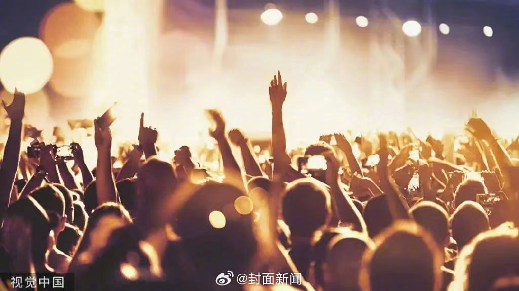 【#别让演唱会霸王条款凉了消费者的心#】#封面快评# 连日来，关于演唱会退票难的