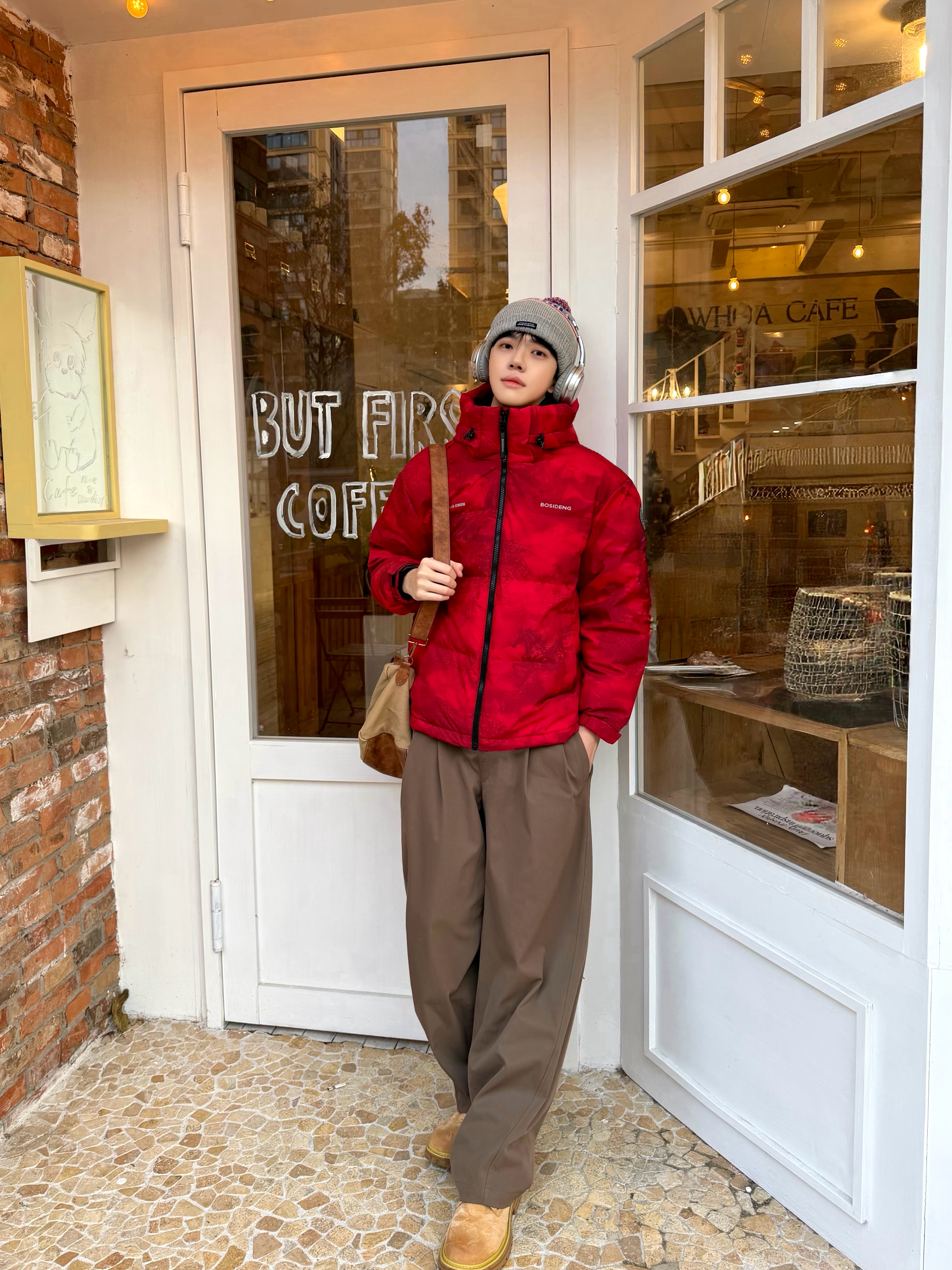 看到郭涛和石头演绎的波司登新年短片《过年回家穿暖点》，心里一下子被触动了。当年《