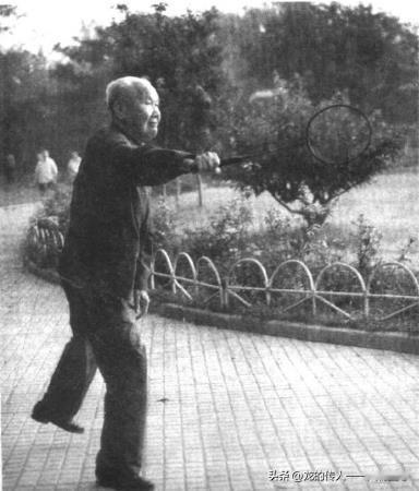 一九八三年陈再道摄于日坛公园。