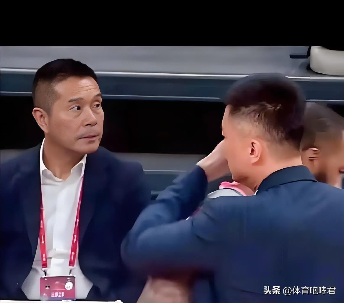 陈海涛向杜锋提要求！
今晚19:35，广东男篮将在客场对阵上海男篮。虽然这场比赛