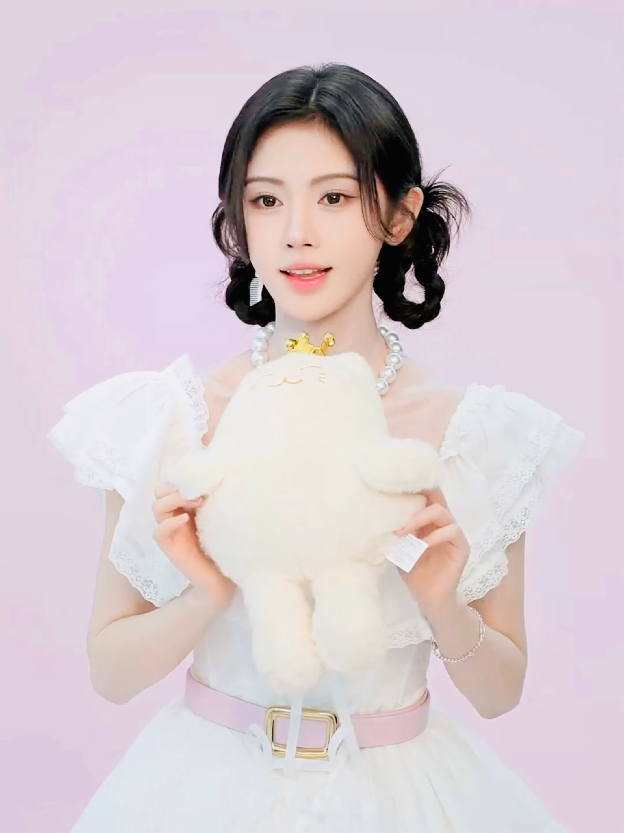 鞠婧祎 jjy鞠婧祎苏绿夏 🍊💙世界上美好的东西不太多，立秋傍晚吹来的风，和