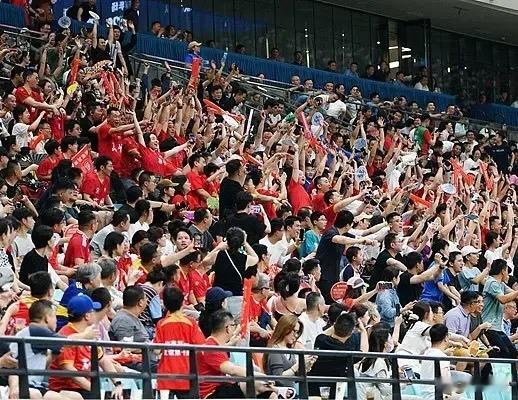 C罗来南京奥体都没这阵仗不仅没这仗势，相信告诉C罗一个业余联赛，一群业余足球运动