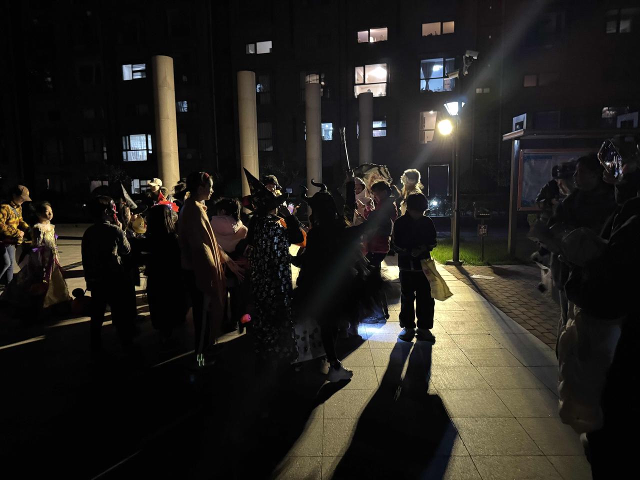 万圣节今年在小区很火爆！