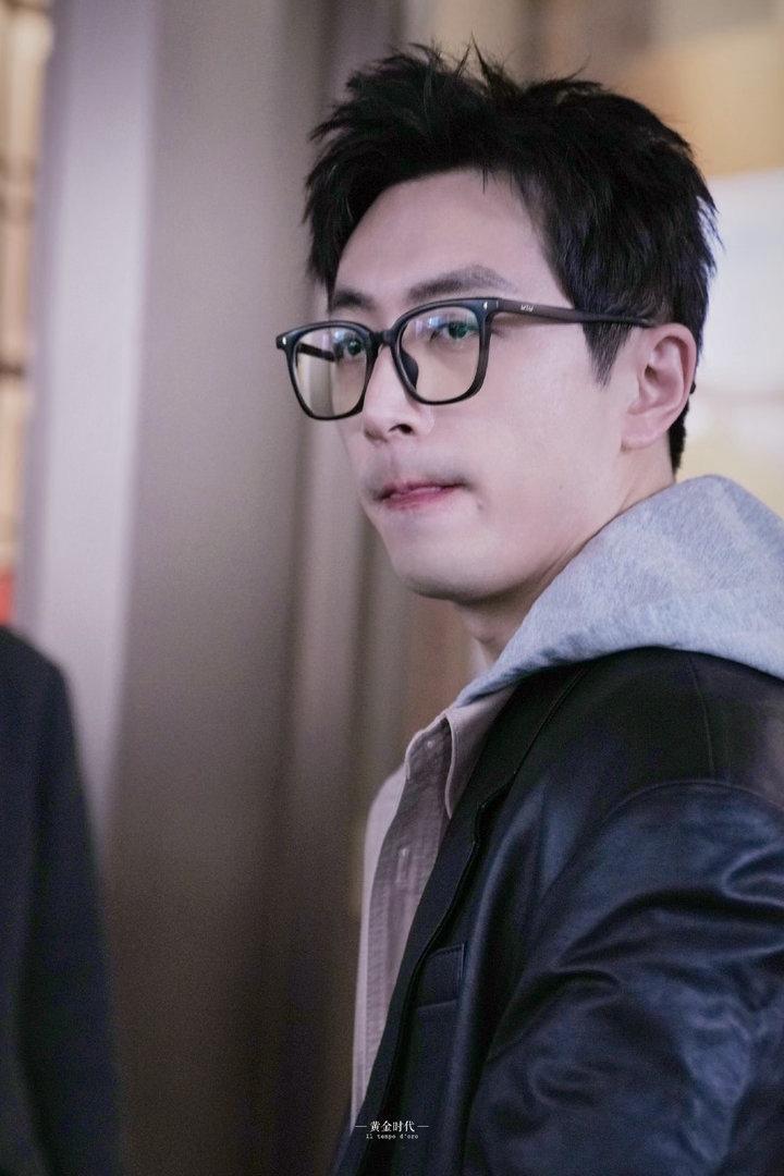 最窝囊的漂流是沪漂和北漂 别人聊漂流是浪漫，白客聊漂流是工伤。他往那一站，就是万