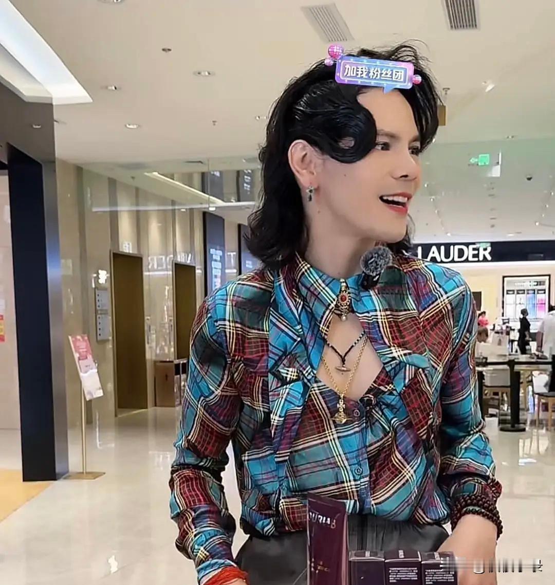 向佐演艺路小众，郭碧婷爱他独特气质，缘分真美好！[赞][赞]向佐造型