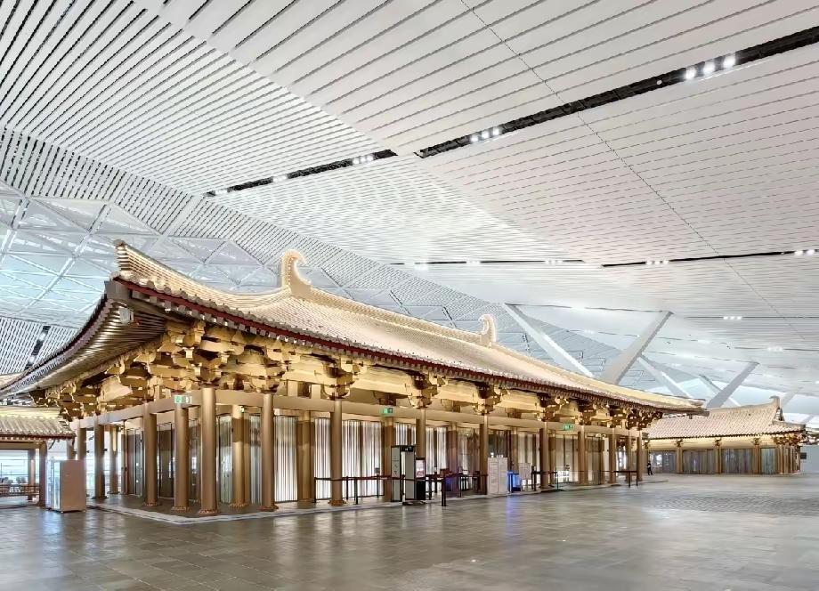 探访全球首家机场在地文物展示博物馆
西安咸阳国际机场T5航站楼扩建，一铲下去，遗