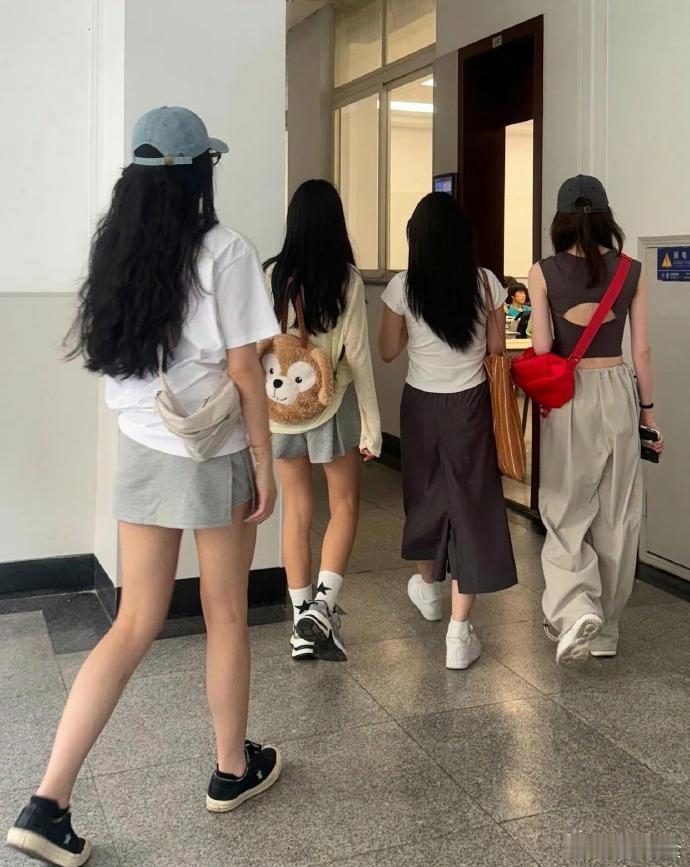 现在都流行这么穿了吗 