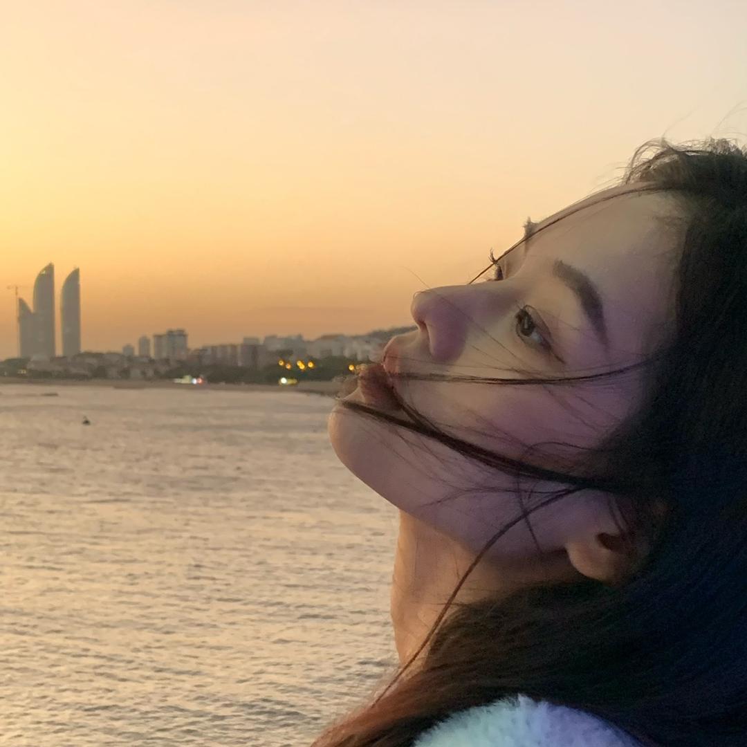 灵寒笑聊小姐姐