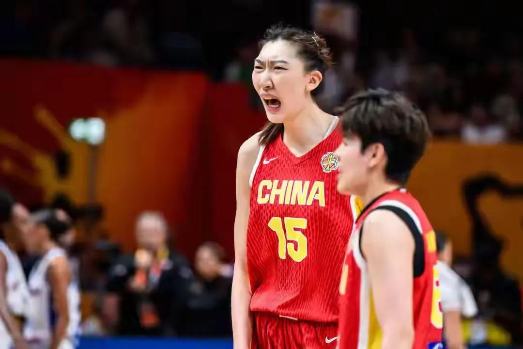 中国女篮惊险晋级八强，裁判抢戏帮忙我们照样赢你。
面对波多黎各队，我们打的一点都