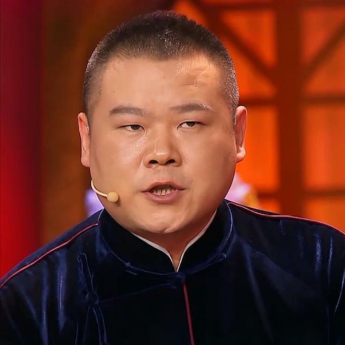 相声演员，岳云鹏，有五个姐姐，小时候家里穷，岳云鹏就住在牛棚里，条件很差，十四岁