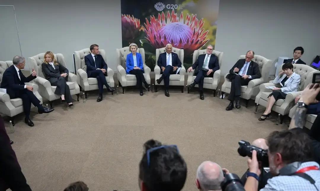 就在刚刚
 
在南非G20峰会上，欧洲与会方突然宣布了，将一份包含28条的和平计