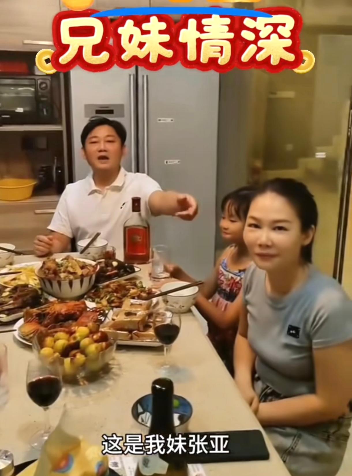 张雪也有言行不一致，被人抓住把柄的时候。张雪一直声称门店不符合要求的一律不给授权