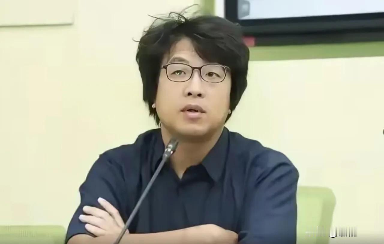 沈伯洋在德国公然叫嚣要联合全球力量对付东方大国，这种做法实在可笑。

沈伯洋的狂