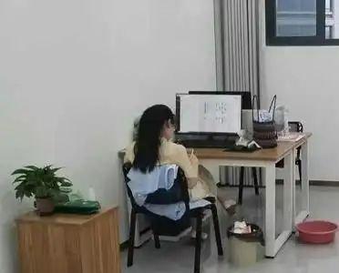 都说公务员是铁饭碗，可这碗饭到底有多香，不进去端一回还真体会不到。最近跟几个在体