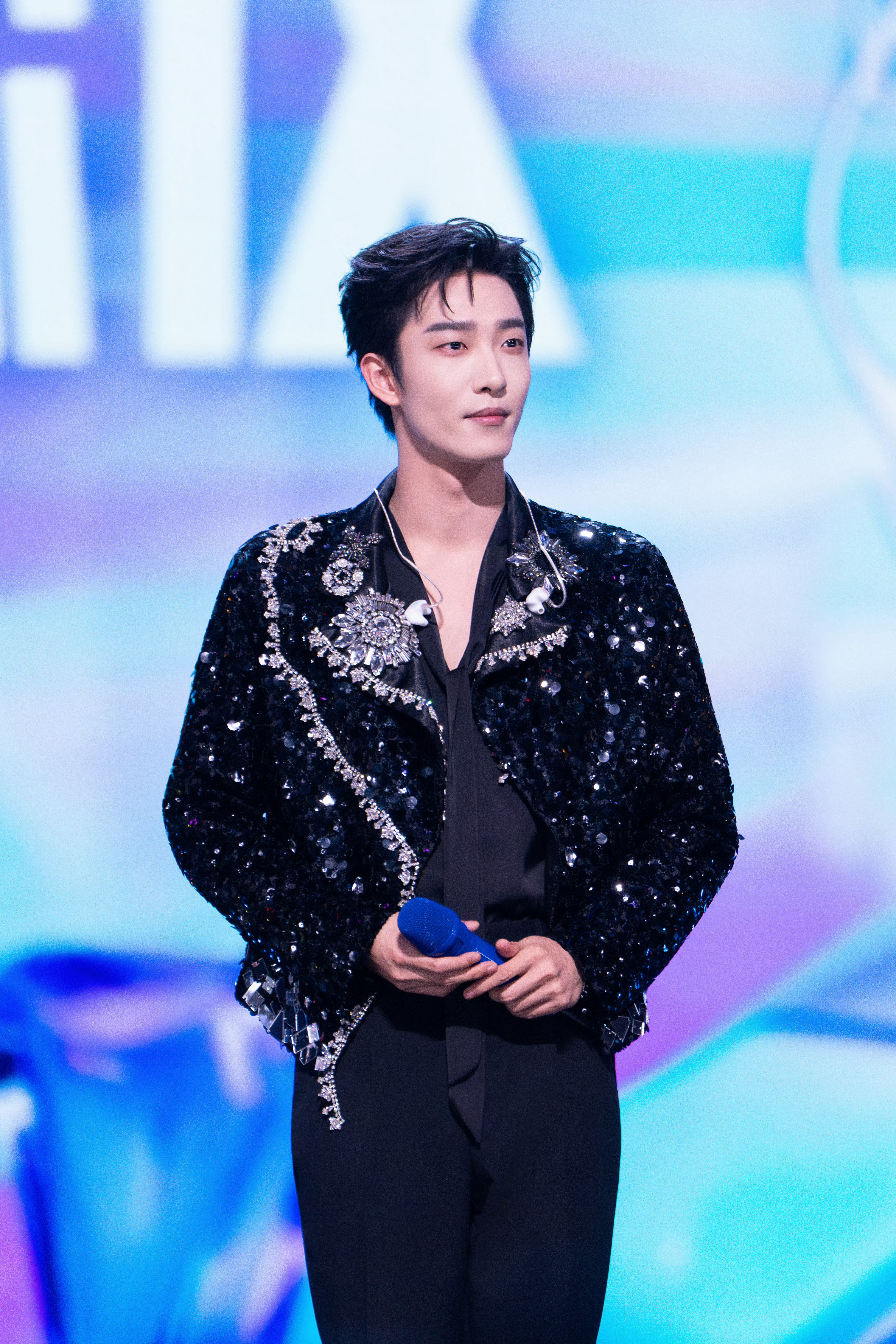 姚冠宇Austin  ygy姚冠宇 적당한 거리를 두고 너의 길을 밝혀줄게 