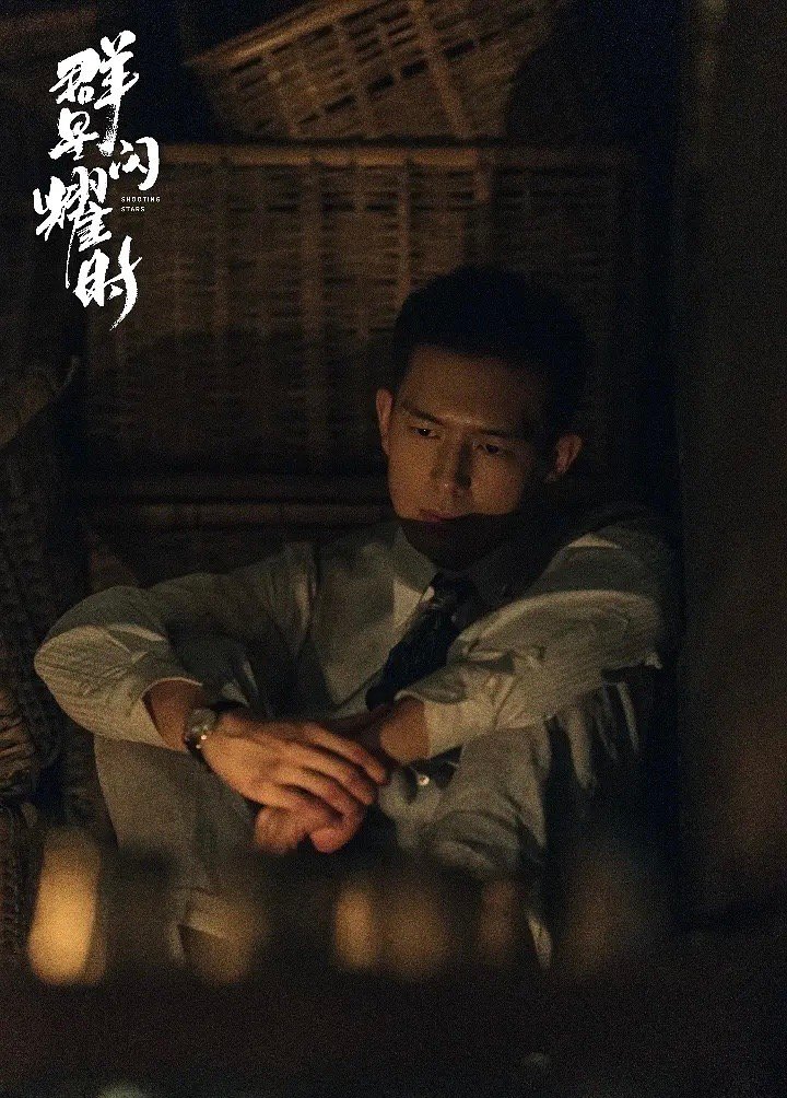 来说说我最近在追的《群星闪耀时》。今天特别想从李现饰演的华桢这个角色展开，来探讨