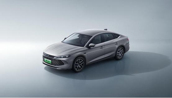 比亚迪秦L dmi上市，有着天神之眼C，辅助驾驶让车主非常安心放心的操纵，作为你