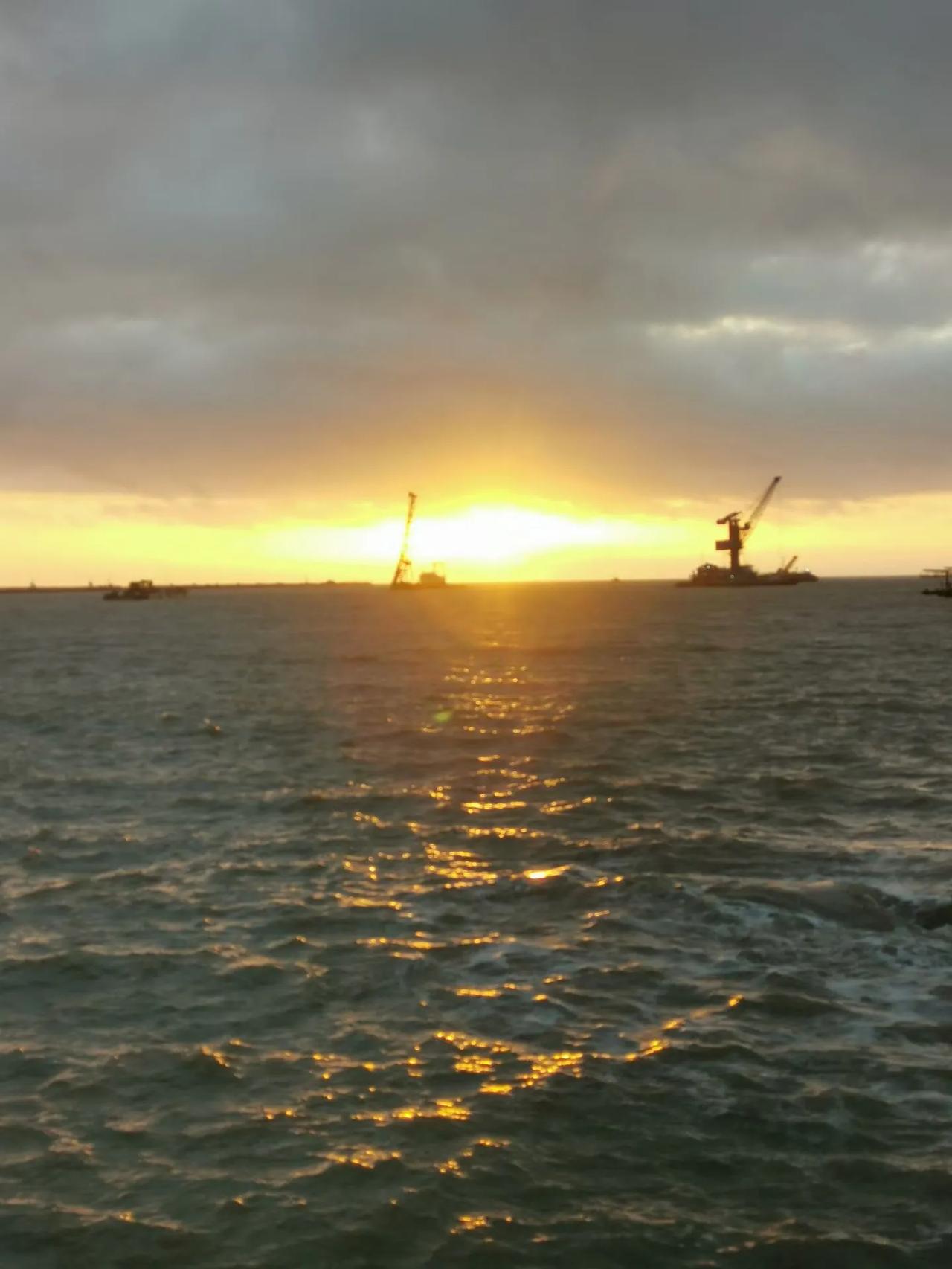 江苏连云港看大海：
  从陕西出发，最近的海就是连云港。这里的美景真的太多了！