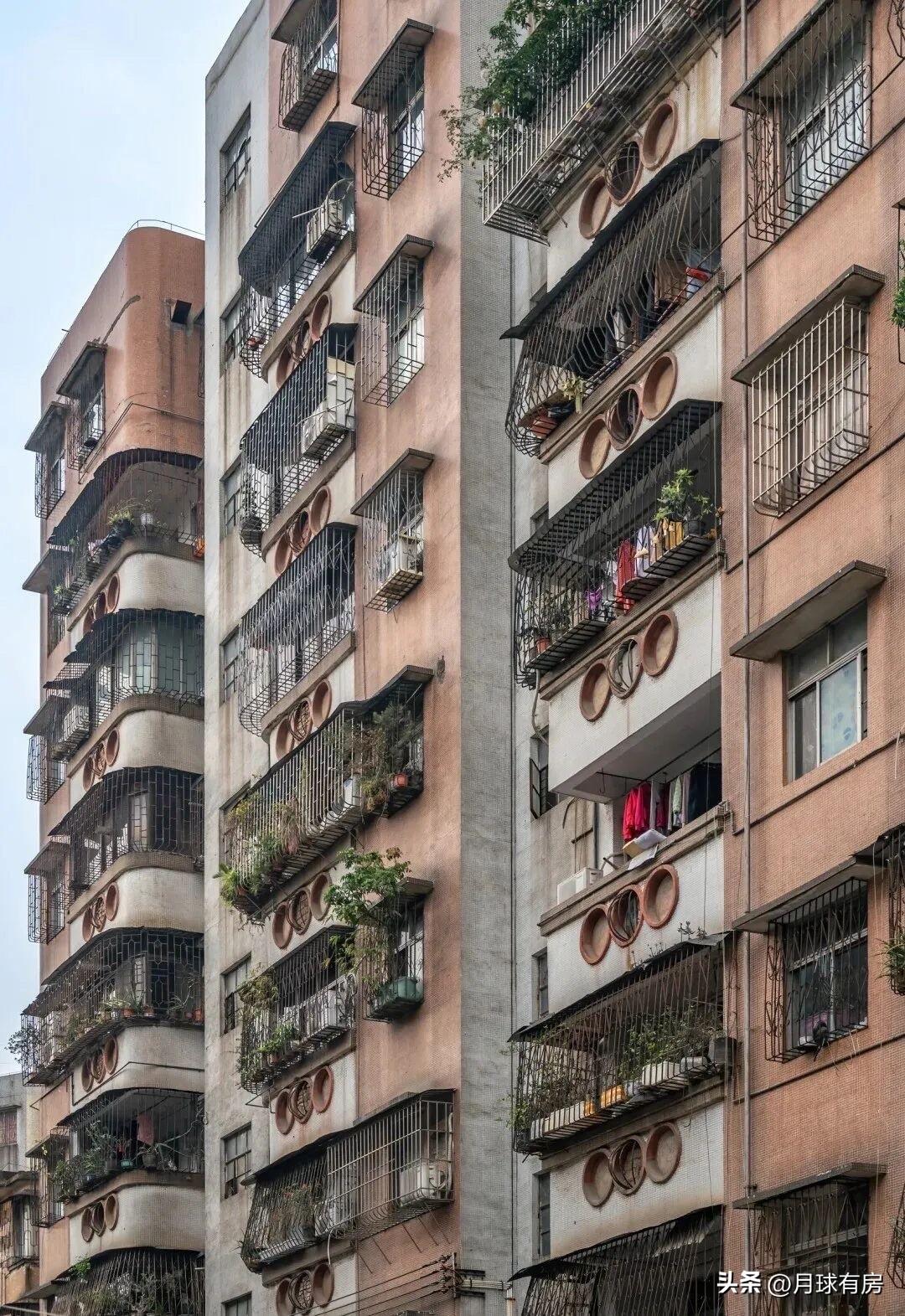 假如房价暴跌，别傻乐！没买房的人，只会死得更惨

网上天天有人喊着盼房价暴跌，觉