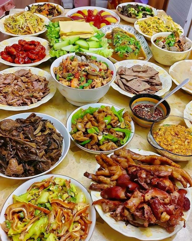 经常做菜的人要牢记十条：

1，蚝油——要熟了放！
2，味精——出锅时放！
3，