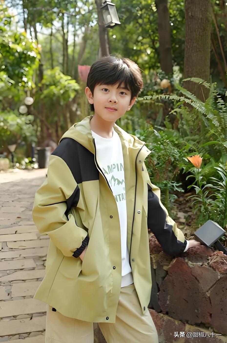 《好好的时光》里，

演庄向上这小演员，

一出场就看着特别眼熟，查了一下他不就