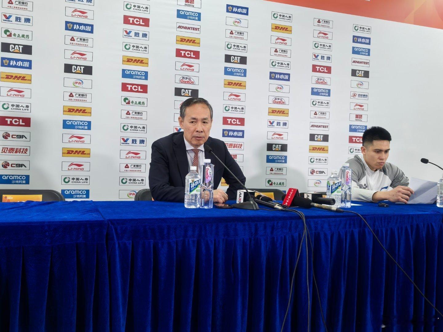 北京男篮vs上海男篮 许指导认为，今天大家的作风和面貌不如上海队，尤其是上半场，