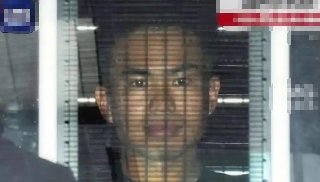 原来日本那个持刀强闯大使馆的军官曾经被咱们审讯了大概三个小时

持刀翻墙，军装在