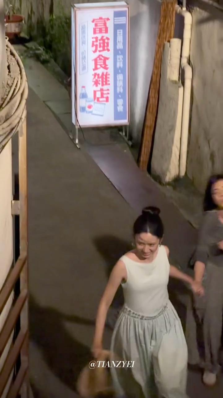 谁来救救我们小也啊她好像要累晕过去了！！“我不想跑啦～”周也潮湿雨季未解之谜爆改