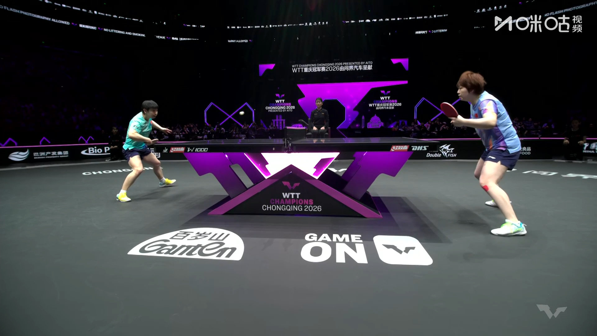 孙颖莎11比6蒯曼 第一局，孙颖莎11-6蒯曼，取得1-0领先。孙颖莎vs蒯曼看