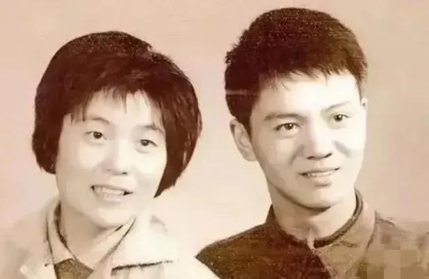1979年，上海知青戴建国不顾反对娶了一农村女子，并且这个女子精神还有问题
19