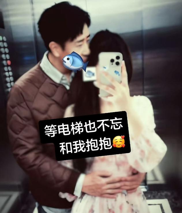 近日，一名女网友晒出了大量和于和伟的亲密照片，

配文还叫爹爹，看的人一愣一愣的