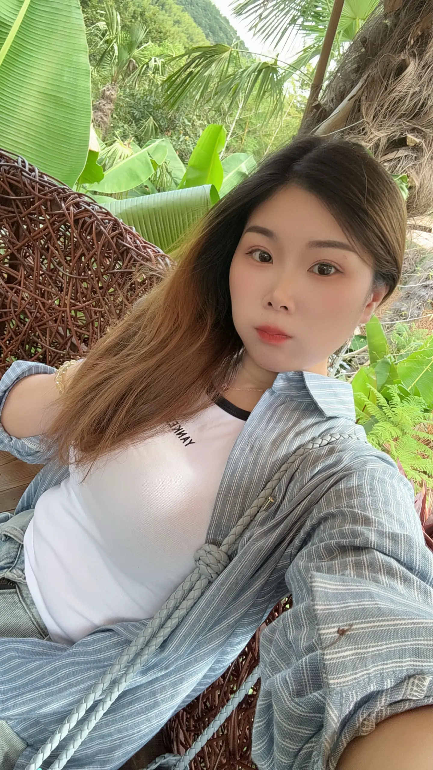 我是个简单的人，谁对我好我就加倍对他好，这句话永不过期，不喜参与复杂勾...