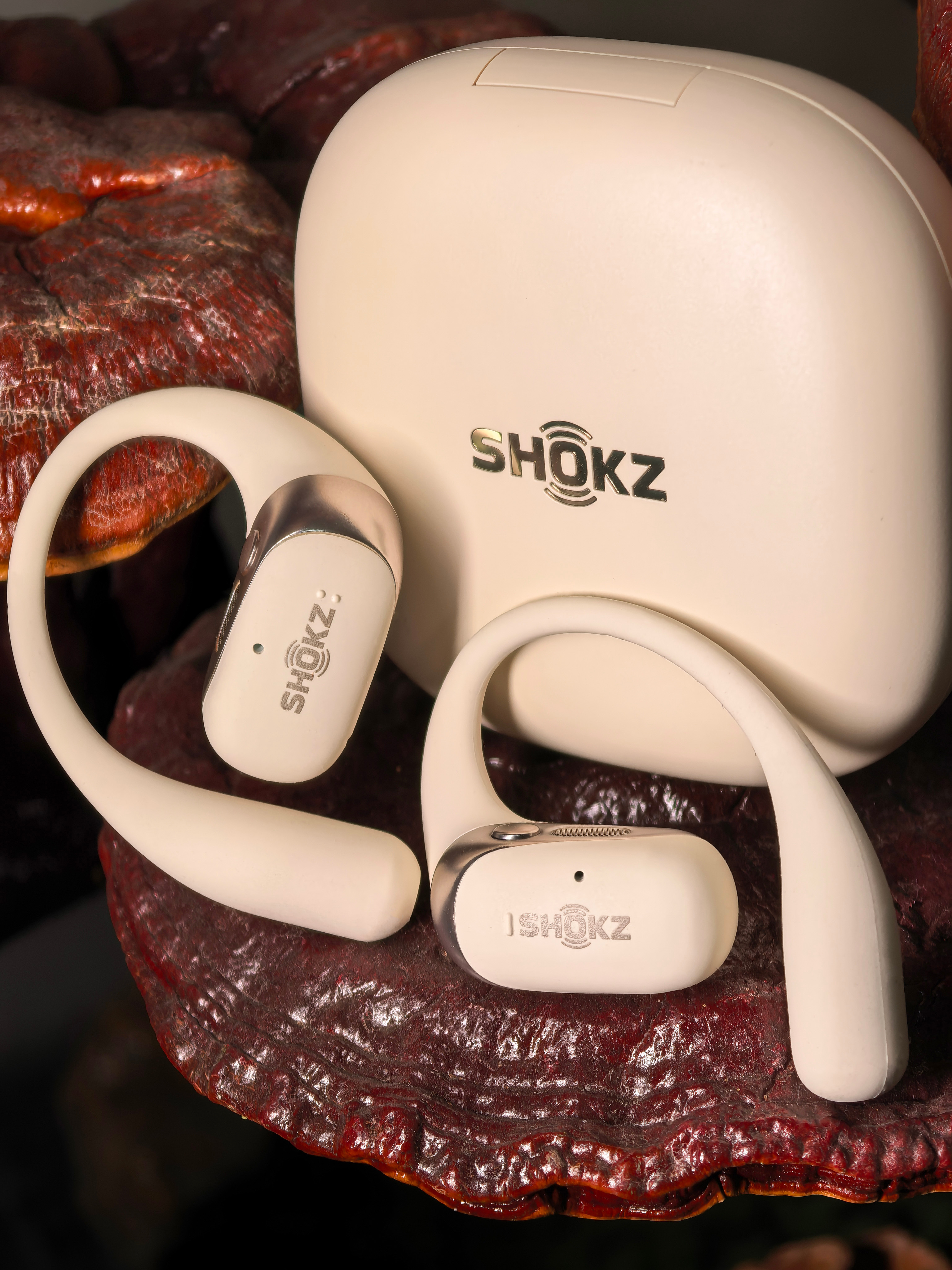 用韶音 OPENFIT 2 有一年多了，聊聊真实感受。单耳 9.4g 搭配海豚弧