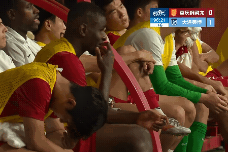 大连英博客场1：0击败重庆铜梁龙，重庆铜梁龙和成都蓉城都出了同样的毛病，都是上半