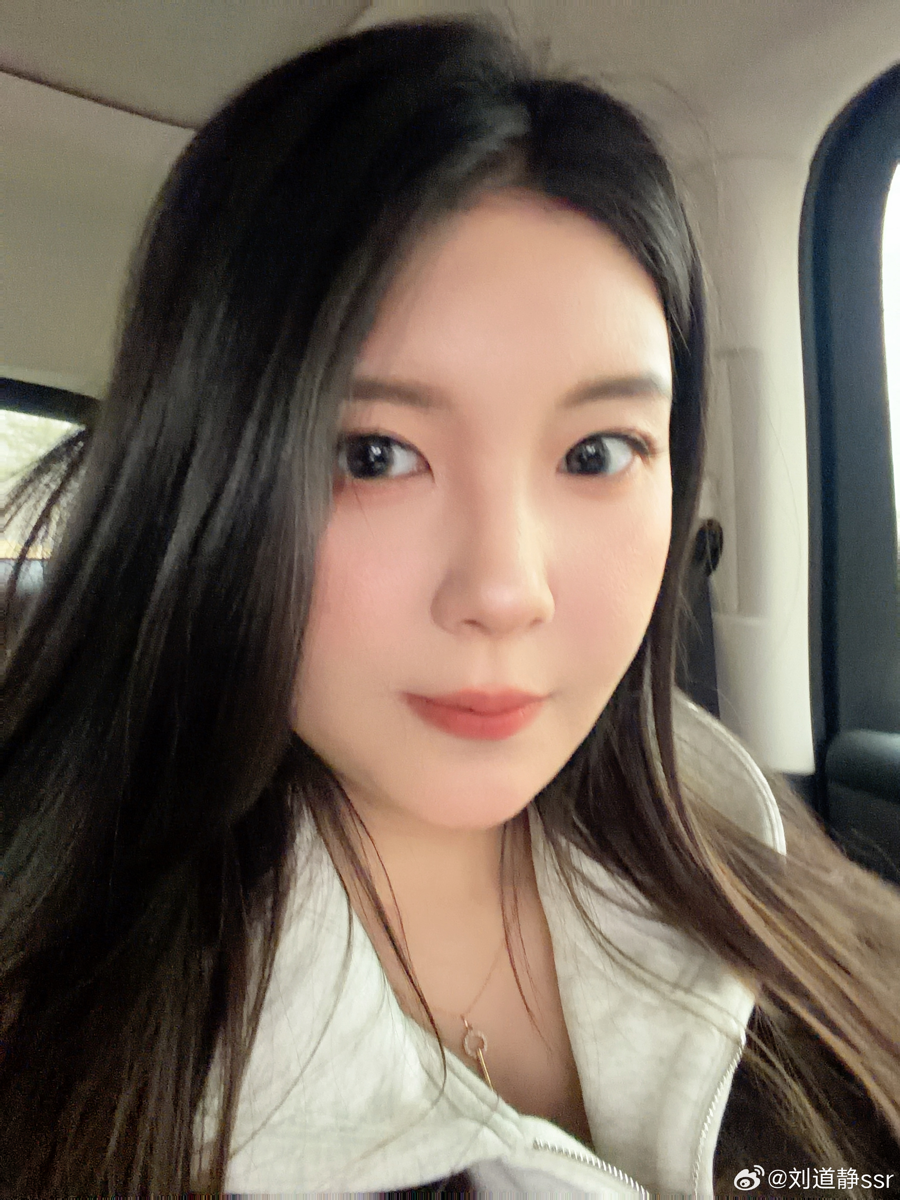 今天是氛围感妆容～为什么上海也这么冷啊，浑身冻透了 上海