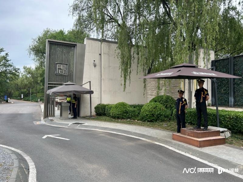高档别墅小区业主“自救”遇阻：更换物业公司为何这么难？